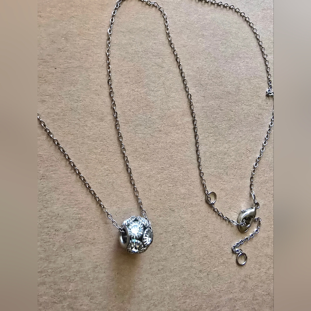 Elegant Silver Pendant Necklace